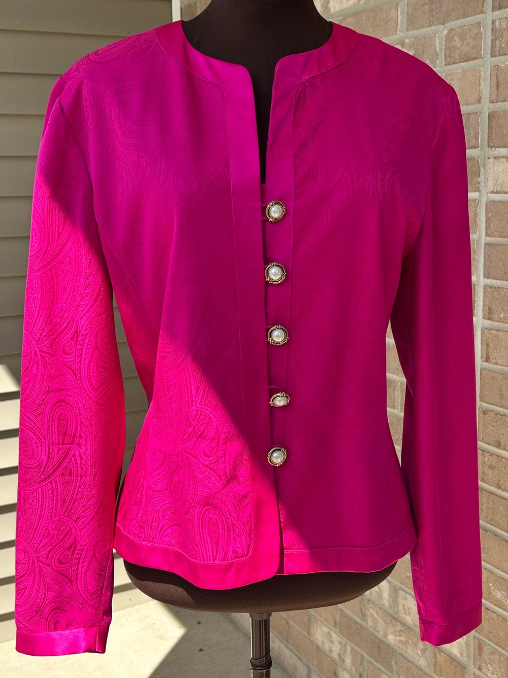 VTG ‘80’s PAPELL TOO s8 💯silk jacket-fuschia-baroque pearl buttons-split neck